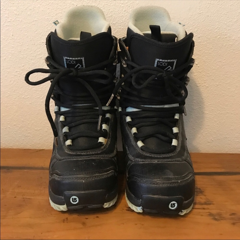 Women’s snowboard boots
